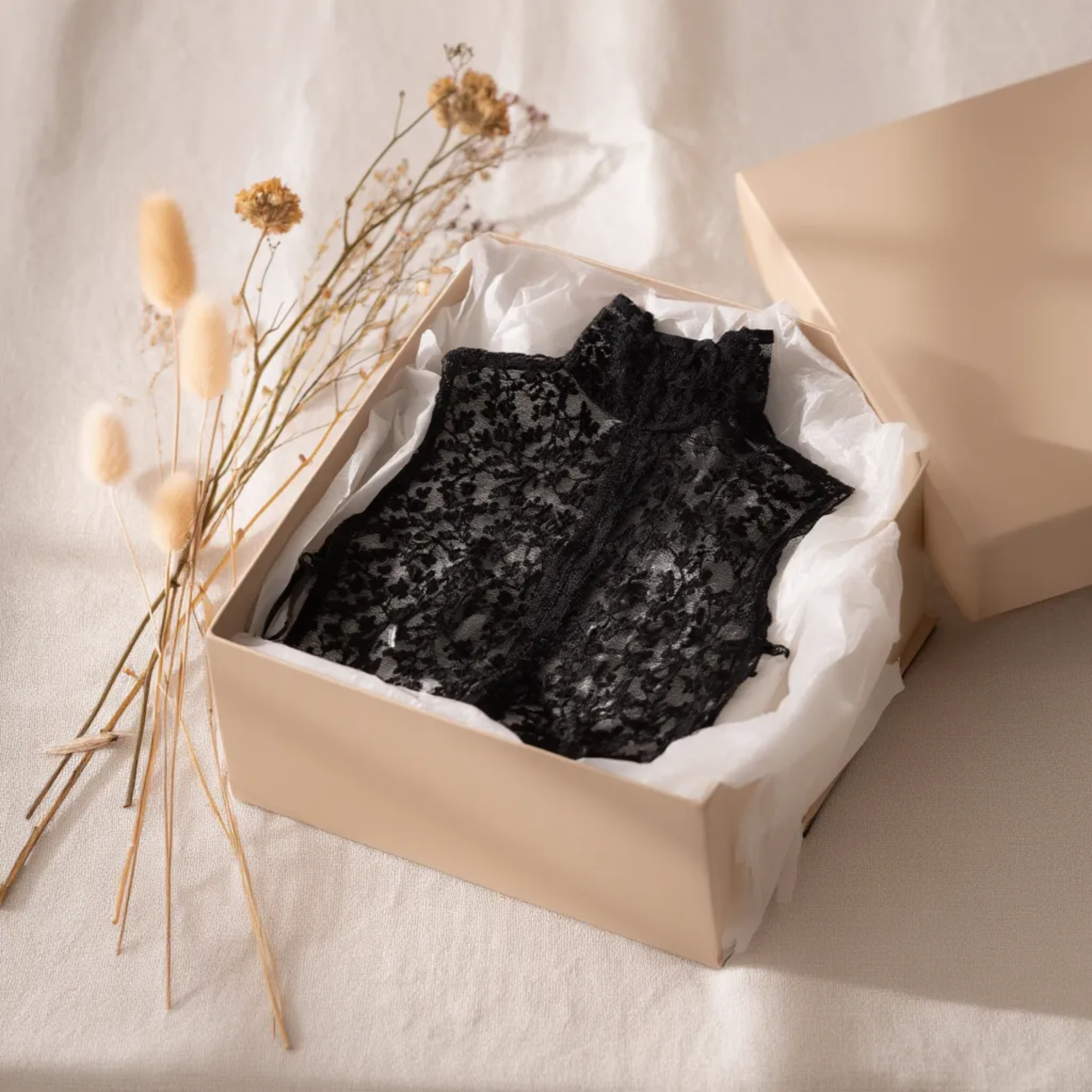 Black lace Peter Pan collar packaged in gift box